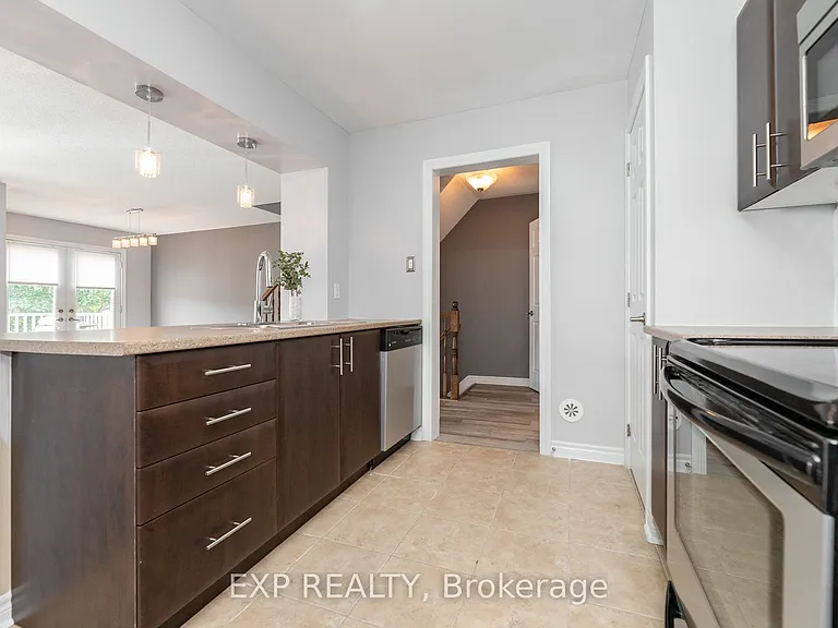 960 Messor Cres — Photo 14