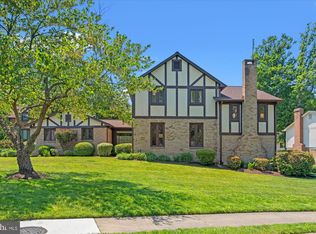3800 Ridgelea Dr, Fairfax, VA 22031