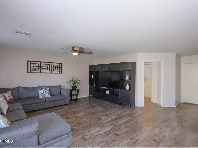 36576 W Nina St — Photo 18