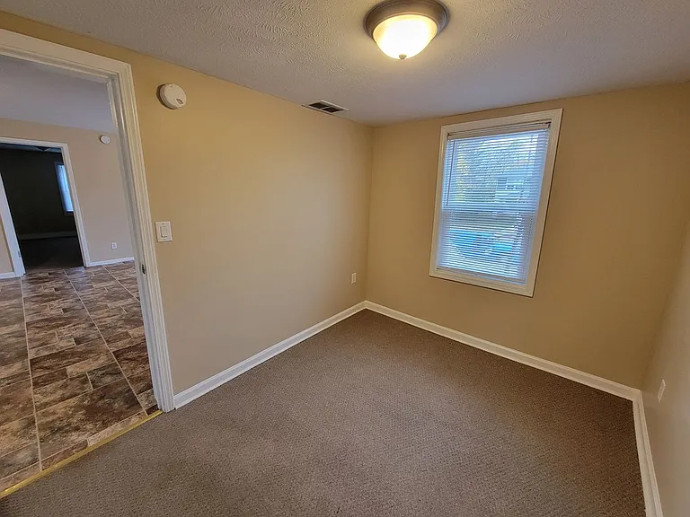 916 N Hill St — Photo 24