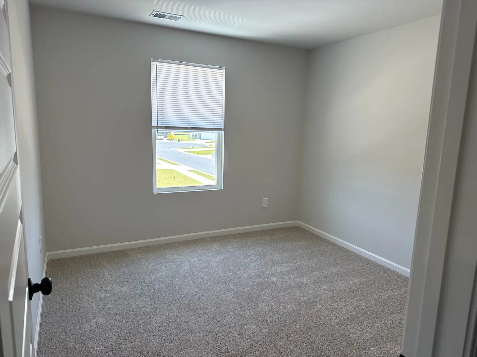 4 bed, 2.5 bath, 1892 sqft, $2,500 — Photo 2