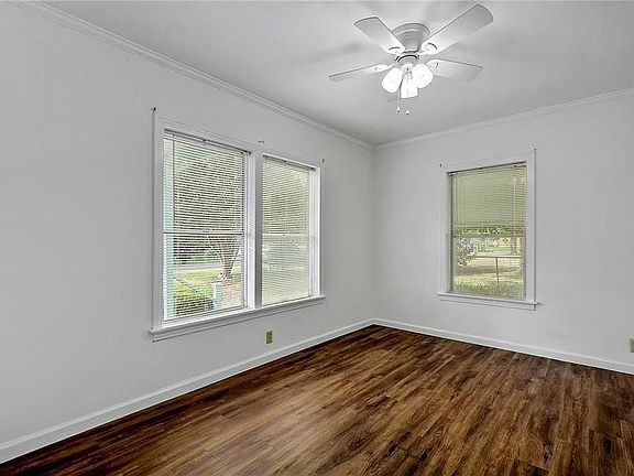 3rd image of 4400 Norwood Ln
