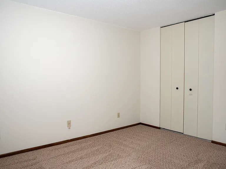 Laurel Place Apartments — Photo 14