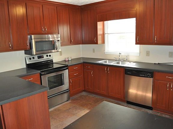 3rd image of 211 Lexington Dr