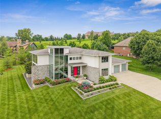 5710 Chestnut Ln, West Des Moines, IA 50266