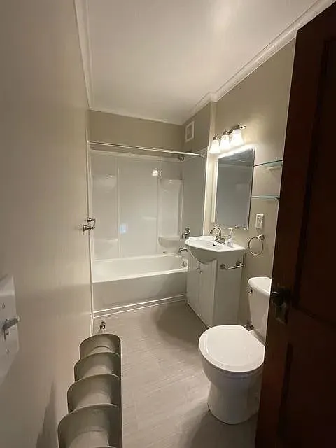 4 bed, 1.5 bath, $2,000 — Photo 3