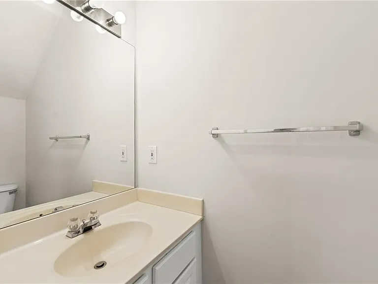 2704 Regent Walk Dr — Photo 20