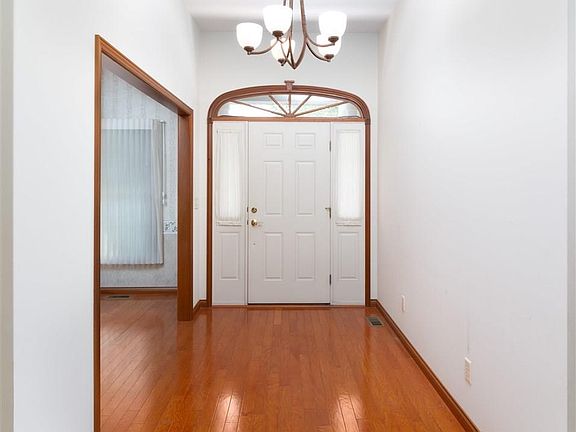 4th image of 2486 N Thompson Dr