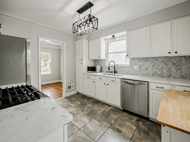 21530 Olmstead St — Photo 11