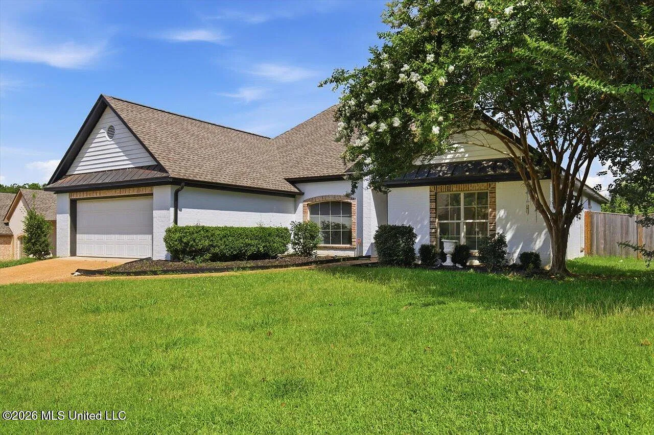 4 bed, 2.5 bath, 2421 sqft, $2,800 — Photo 3