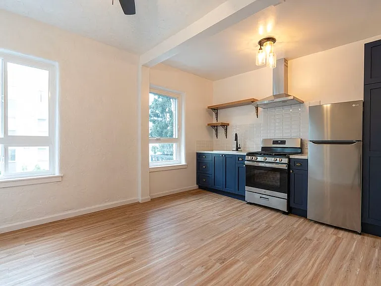 1665 N Sycamore Ave — Photo 20