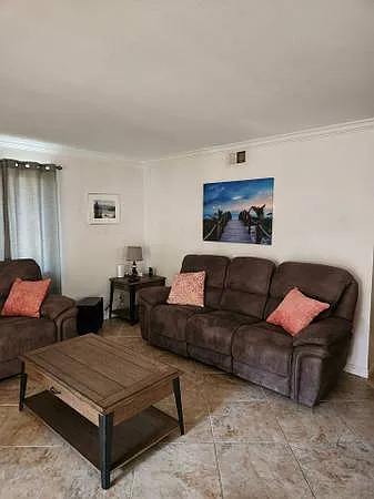 1 bed, 100 sqft, $1,000 — Photo 3
