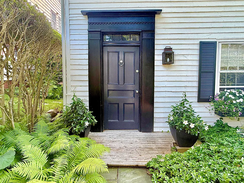 18 Hampton St