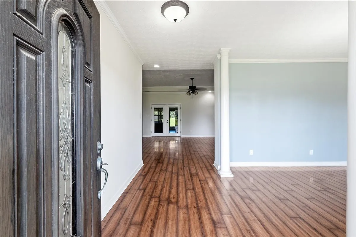 3 bed, 2156 sqft, $2,100 — Photo 3