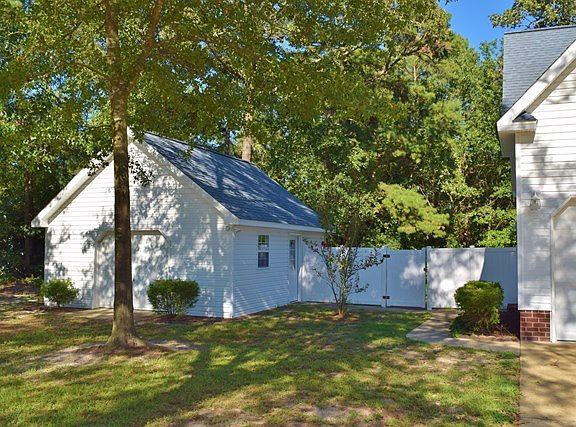 5th image of 636 Deer Acres Dr