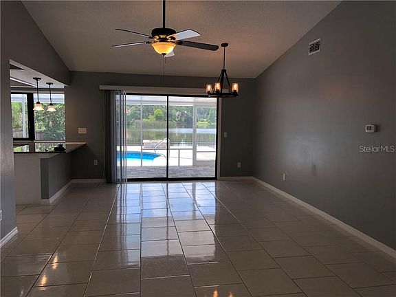 5th image of 82 Woodside Dr