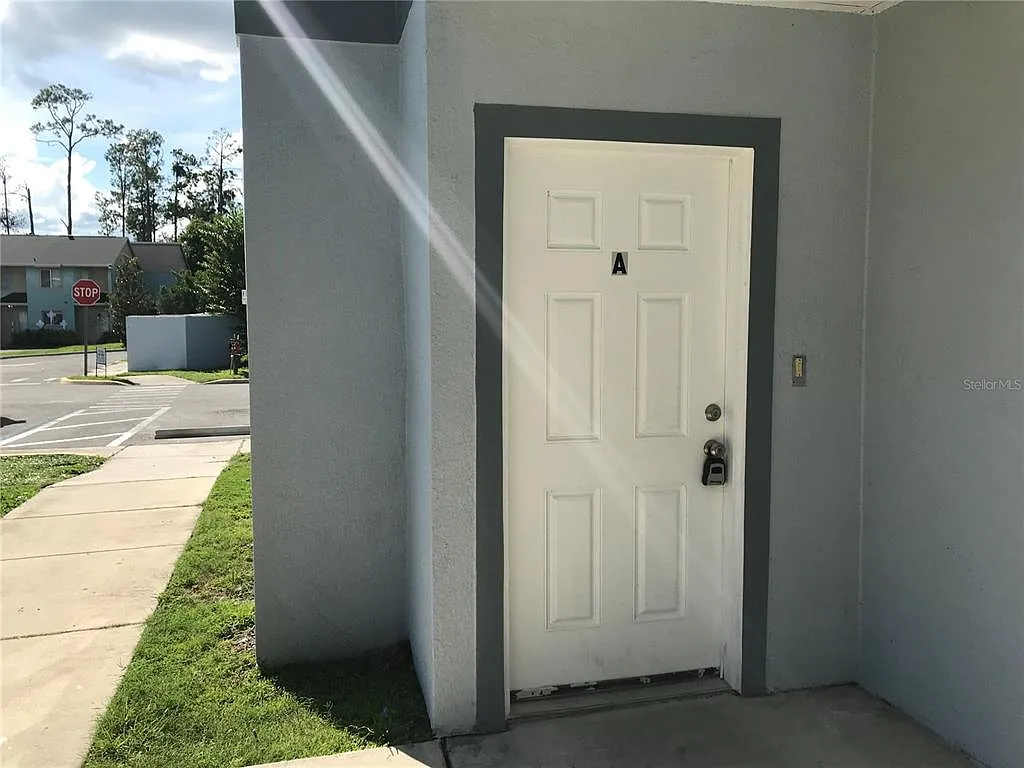 3 bed, 2.0 bath, 1120 sqft, $1,749 — Photo 4