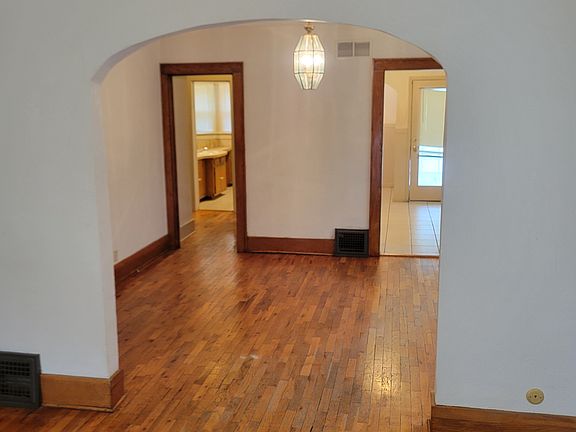 5th image of 746 N Woodrow Ave