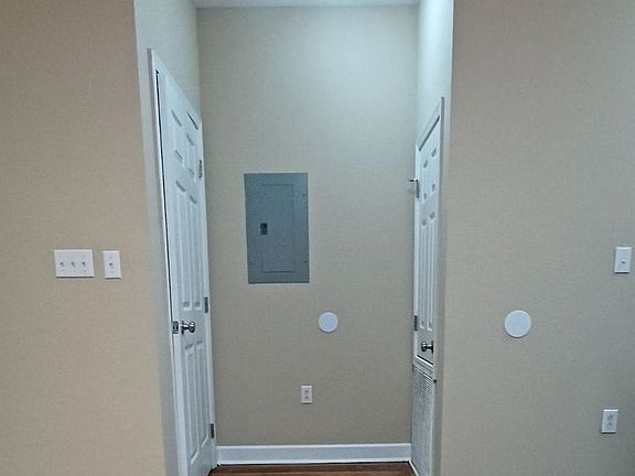 4th image of 2421 Gladiolus St #A