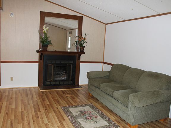 Living Room with fireplace