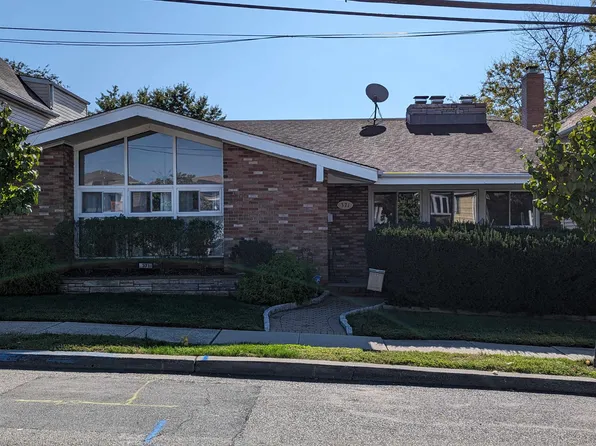 371 Centre Ave, Secaucus, NJ 07094