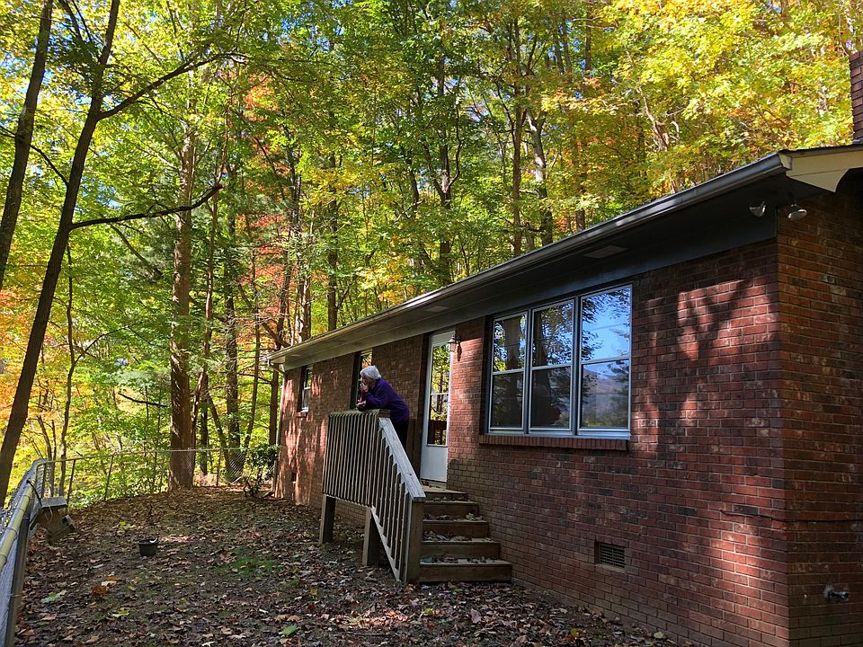 1st image of 449 Pinewood Dr