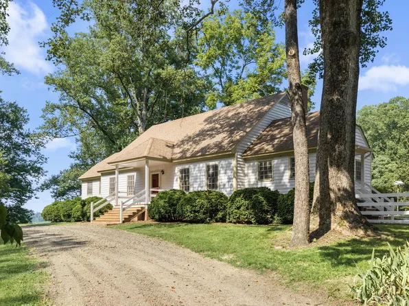 296 Drum Bay Rd, Hague, VA 22469