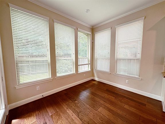 5th image of 11 Silver Rock Dr