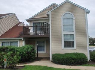 475 Le Parc Cir, Buffalo Grove, IL 60089