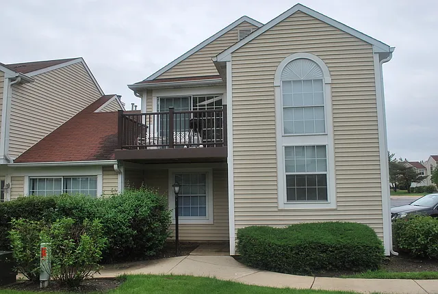 475 Le Parc Cir photo 1