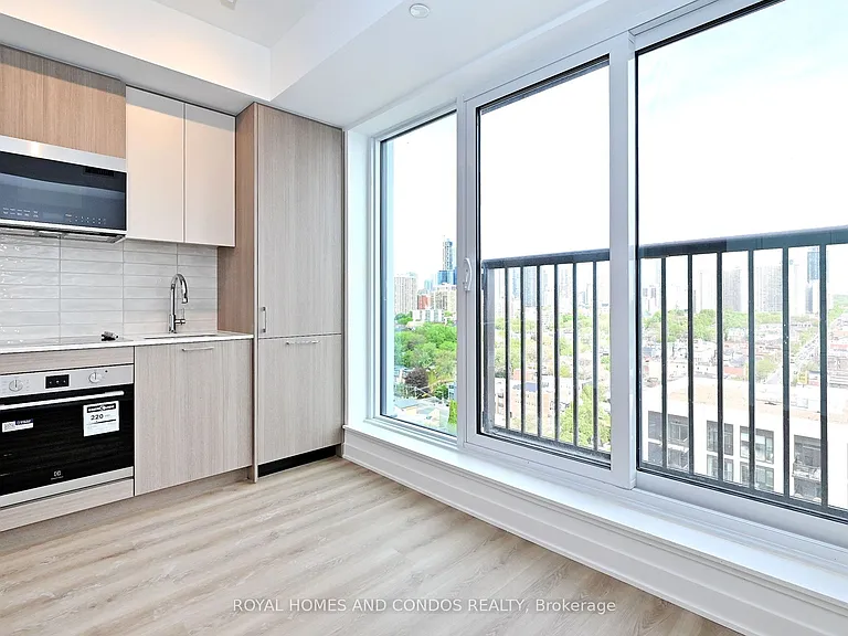 10 Oak St #1510 — Photo 10
