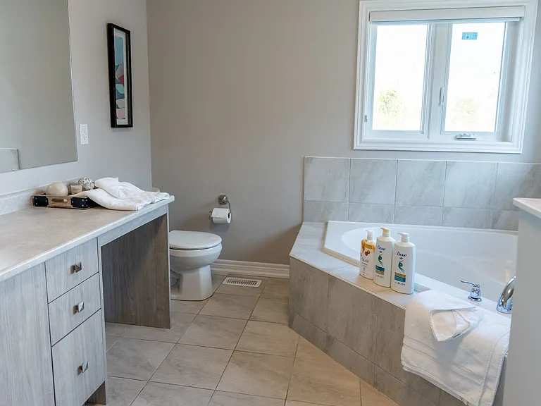 648 Lemay Grv — Photo 22