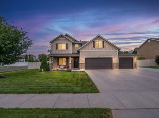 2214 W Loveland Ln, Farmington, UT 84025