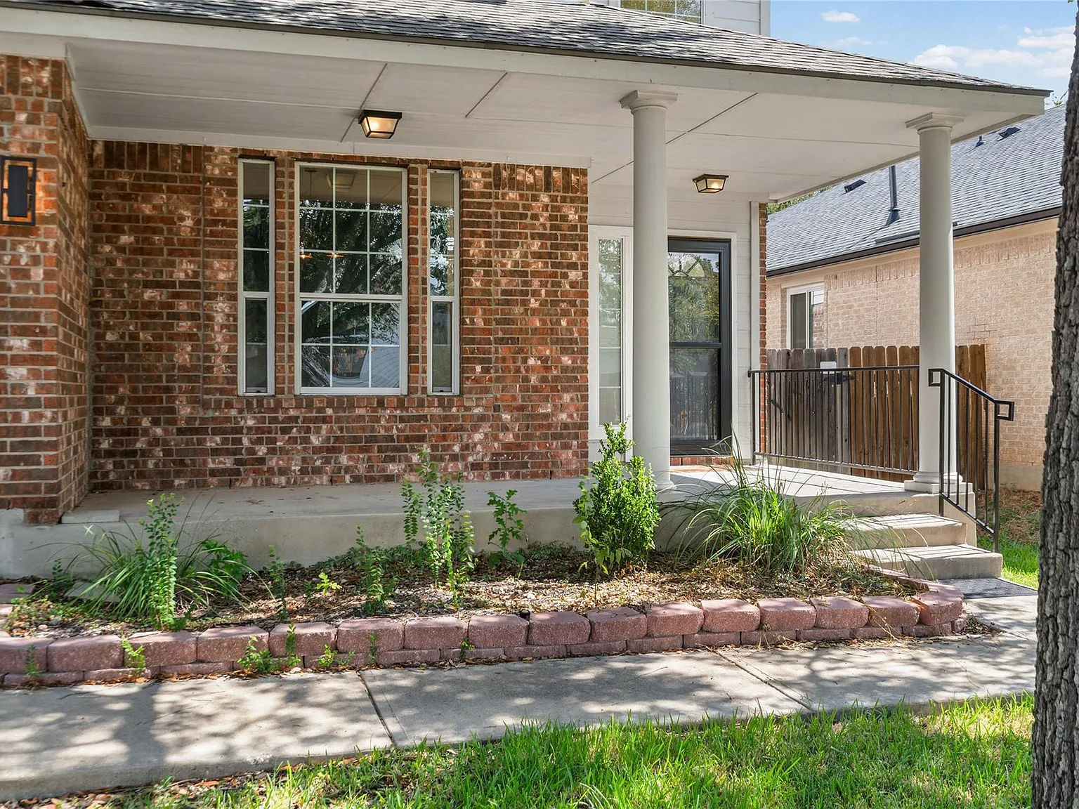 4 bed, 2.5 bath, 2505 sqft, $3,200 — Photo 3