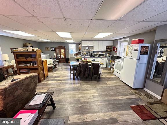 5th image of 504 W Main St
