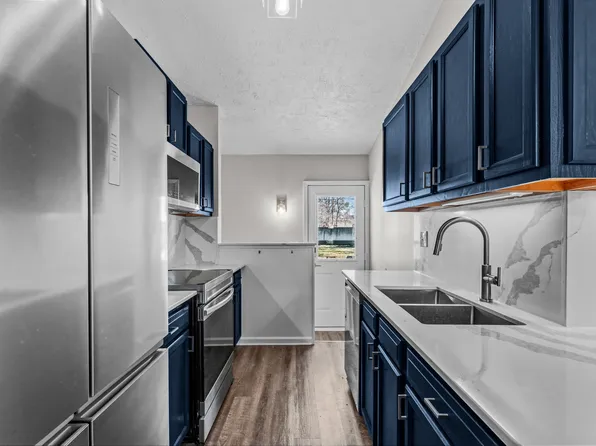 31332 Edgeworth Dr, Madison Heights, MI 48071