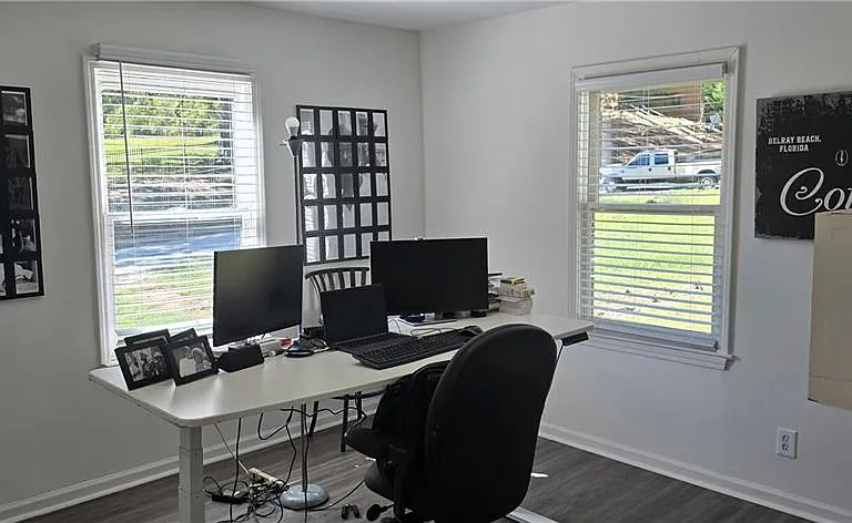 606 W Lake Ave NW — Photo 3
