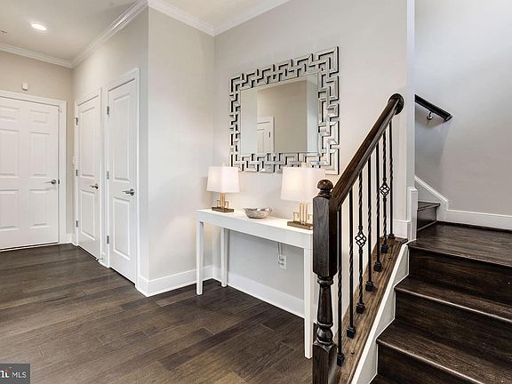 5th image of 427 Crown Park Ave