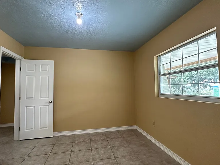 261 Caldwell St — Photo 12