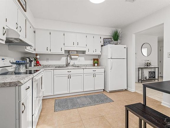 4th image of 1009 Winton Ave #A