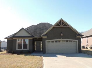 22235 W Sycamore St, Tonganoxie, KS 66086