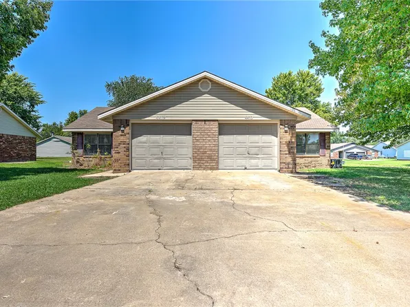 4410 & 4412 W Franciscan Trl, Fayetteville, AR 72704
