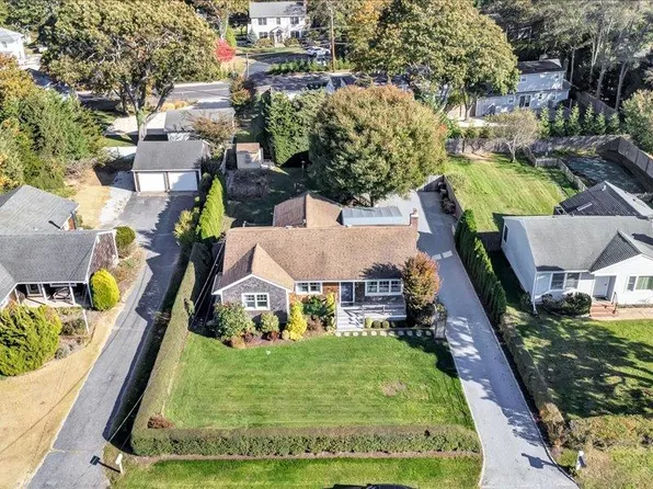 14 Maple Street, Westhampton Beach, NY 11978