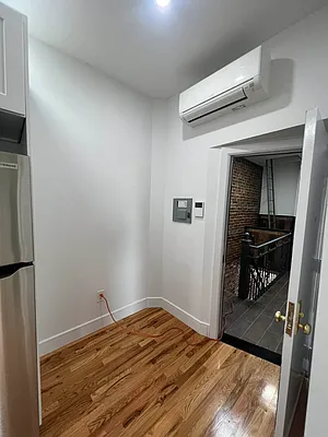 Rented by Standard Living Realty Inc | media 17