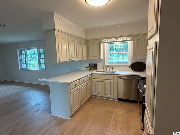 4th image of 144 Coats St