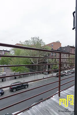 Rented by The Syper Group | media 25