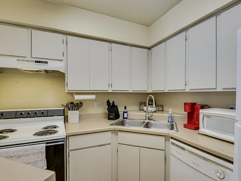 Champions Pines Apartments — Photo 43