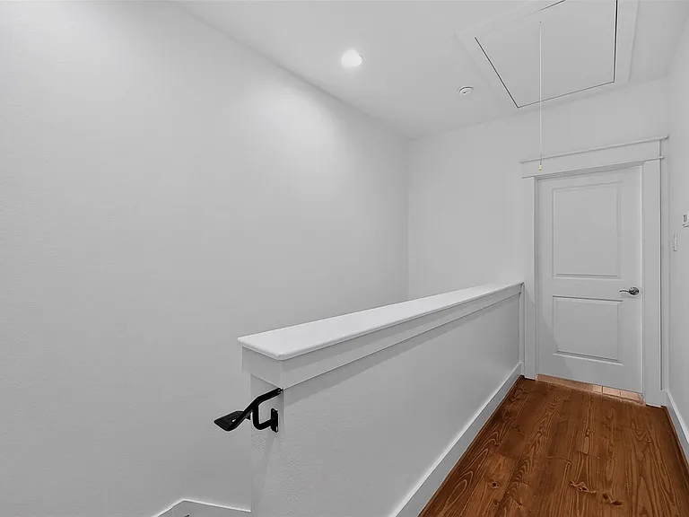 205 Riley Ln — Photo 7