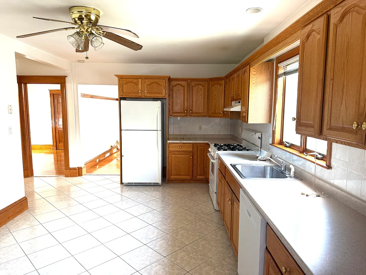 Building Photo - 49 Varnum St #1