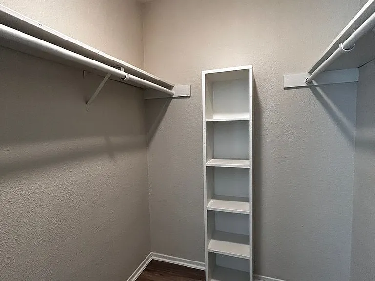 Oak Park Apartments — Photo 59